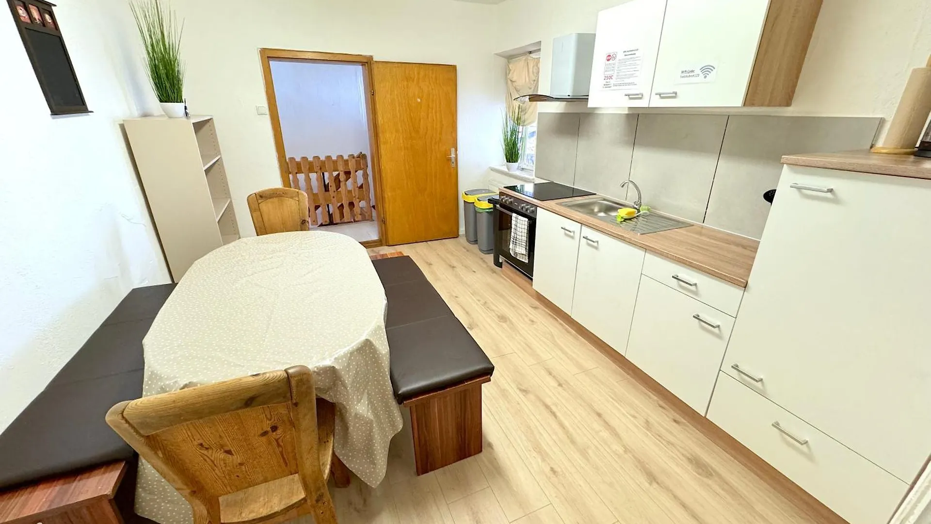 I Apartment 17 Personen - Monteurzimmer - Ferienwohnung, Grosskoellnbach Pilsting Germany
