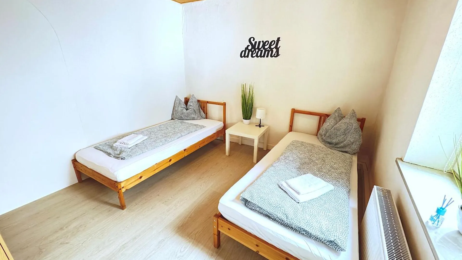 I Apartment 17 Personen - Monteurzimmer - Ferienwohnung, Grosskoellnbach Pilsting