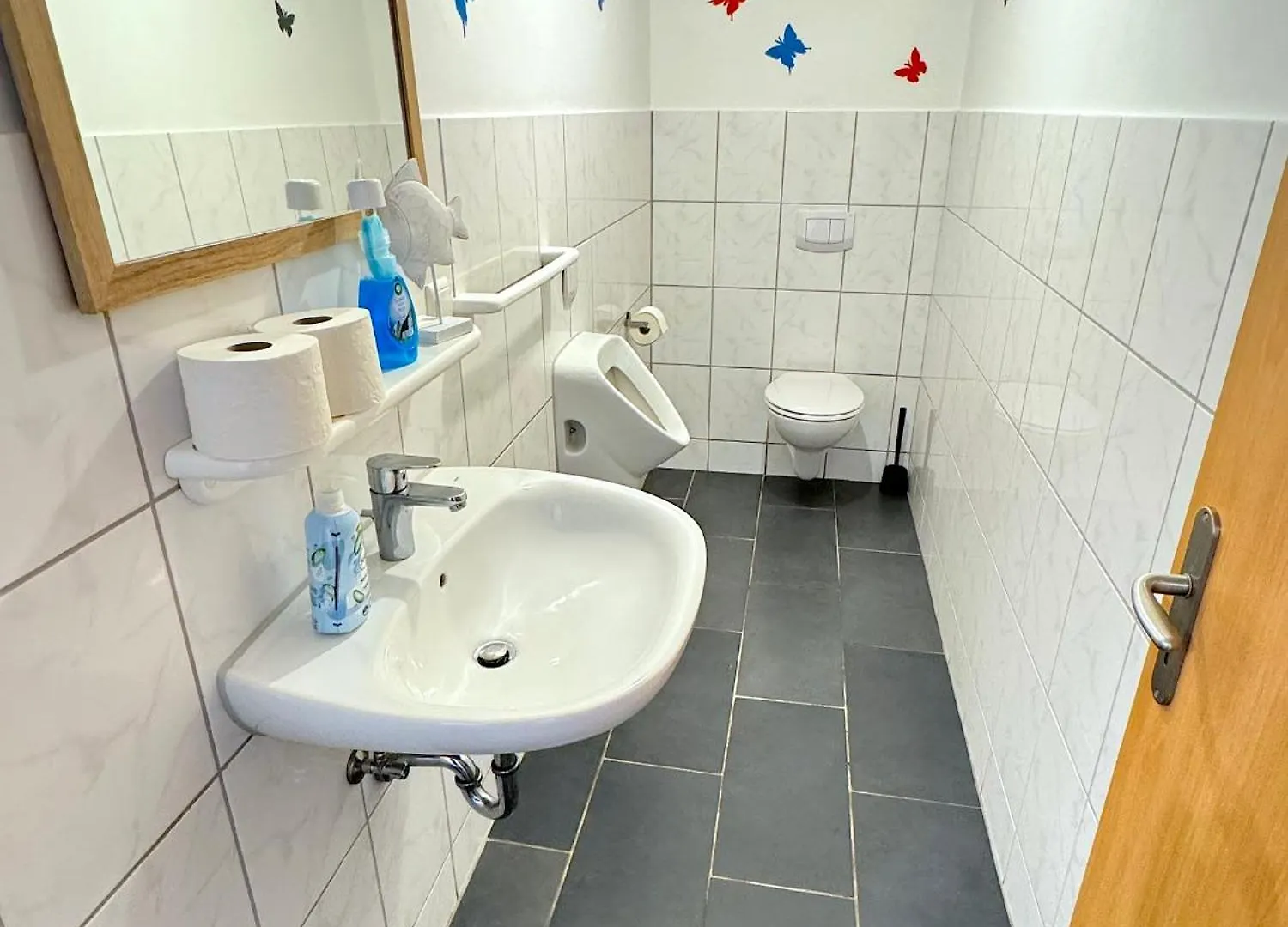 I Apartment 17 Personen - Monteurzimmer - Ferienwohnung, Grosskoellnbach Pilsting