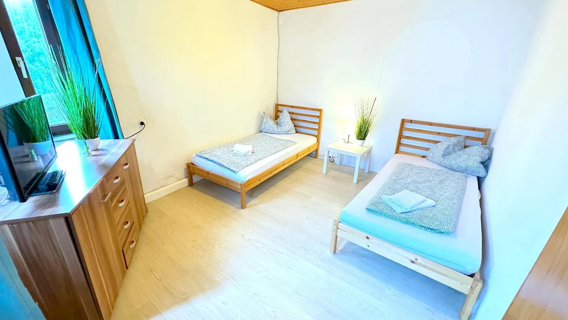 I Apartment 17 Personen - Monteurzimmer - Ferienwohnung, Grosskoellnbach Pilsting Germany